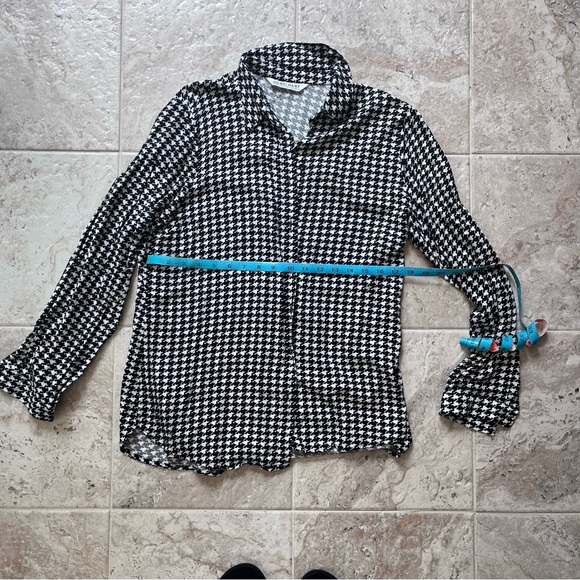 Big Dart Black and White Houndstooth Button Up Collared Shirt - Picture 9 of 9
